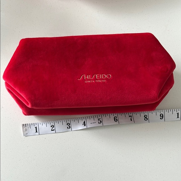 ✨HOST PICK✨Shiseido Red Key Card Holder Luxurious Velvet Accessory NWOT - Picture 3 of 6